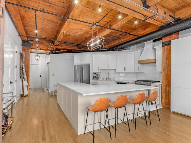 913 W Van Buren Street 3C, Chicago, IL 60607