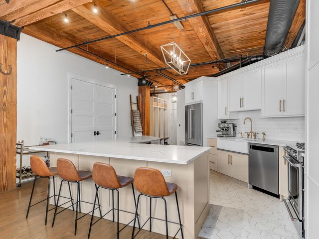 913 W Van Buren Street 3C, Chicago, IL 60607