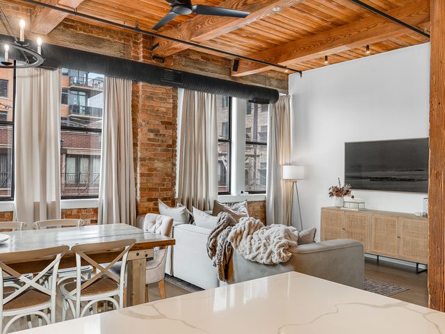 913 W Van Buren Street 3C, Chicago, IL 60607