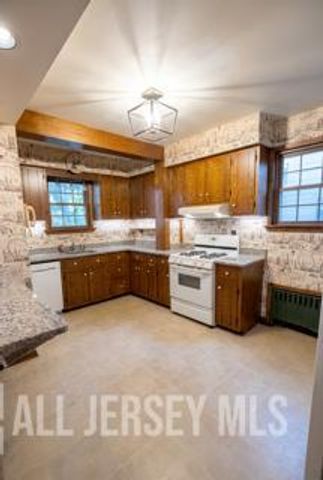 418 Locust Avenue, Garwood, NJ 07027