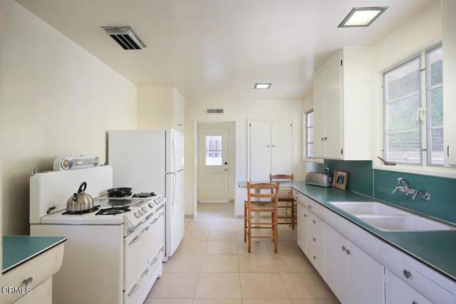 1331 El Mirador Drive, Pasadena, CA 91103