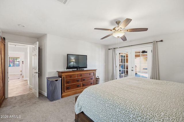 2422 N 37th Street, Phoenix, AZ 85008