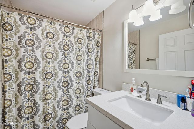 2422 N 37th Street, Phoenix, AZ 85008