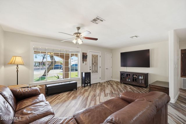 2422 N 37th Street, Phoenix, AZ 85008