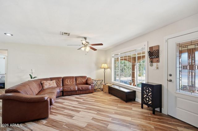 2422 N 37th Street, Phoenix, AZ 85008