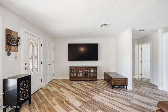 2422 N 37th Street, Phoenix, AZ 85008