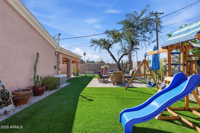 2422 N 37th Street, Phoenix, AZ 85008