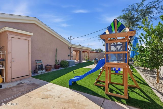 2422 N 37th Street, Phoenix, AZ 85008