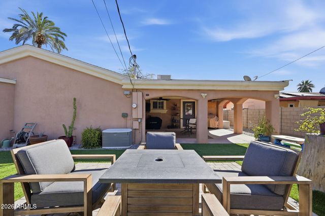 2422 N 37th Street, Phoenix, AZ 85008