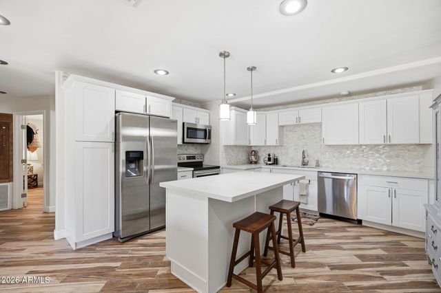 2422 N 37th Street, Phoenix, AZ 85008