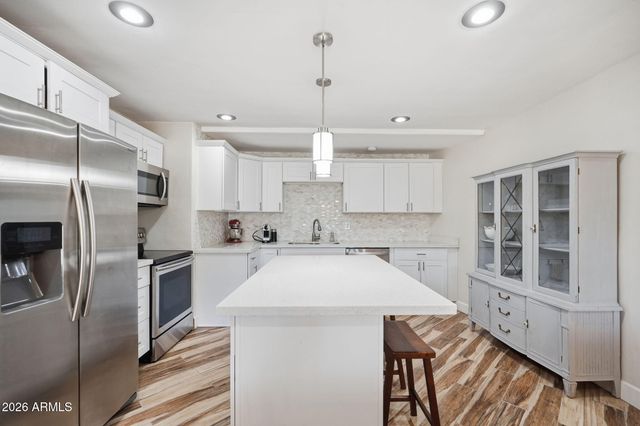 2422 N 37th Street, Phoenix, AZ 85008