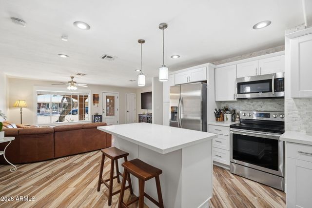 2422 N 37th Street, Phoenix, AZ 85008