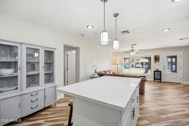 2422 N 37th Street, Phoenix, AZ 85008