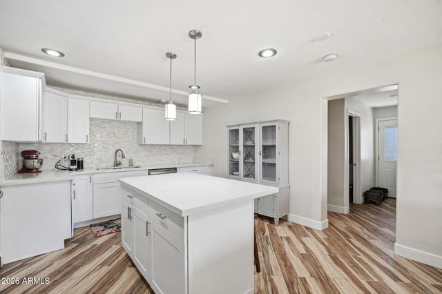 2422 N 37th Street, Phoenix, AZ 85008