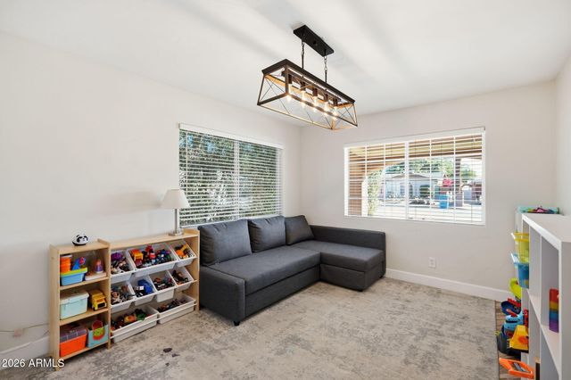 2422 N 37th Street, Phoenix, AZ 85008