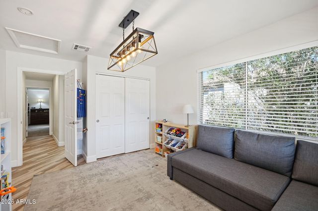 2422 N 37th Street, Phoenix, AZ 85008