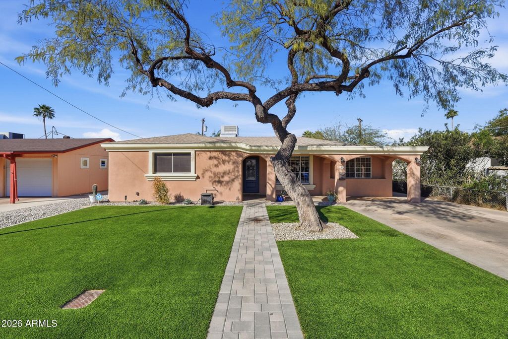 2422 N 37th Street, Phoenix, AZ 85008