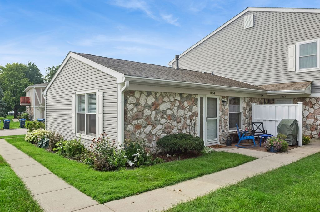 1054 Brunswick Harbor 0, Schaumburg, IL 60193