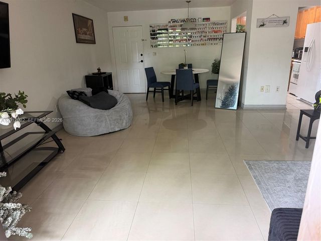 9445 SW 76th St U6, Miami, FL 33173