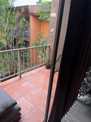 9445 SW 76th St U6, Miami, FL 33173