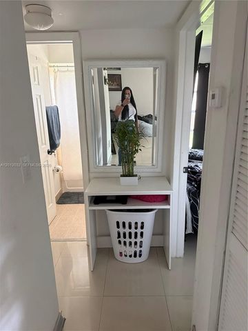 9445 SW 76th St U6, Miami, FL 33173