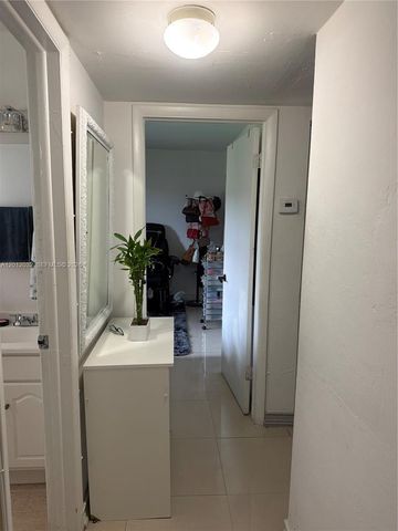 9445 SW 76th St U6, Miami, FL 33173