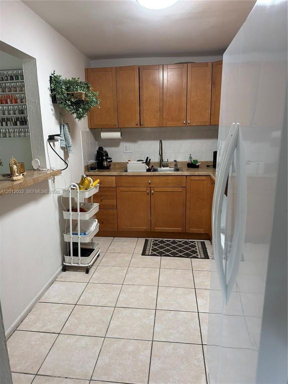 9445 SW 76th St U6, Miami, FL 33173