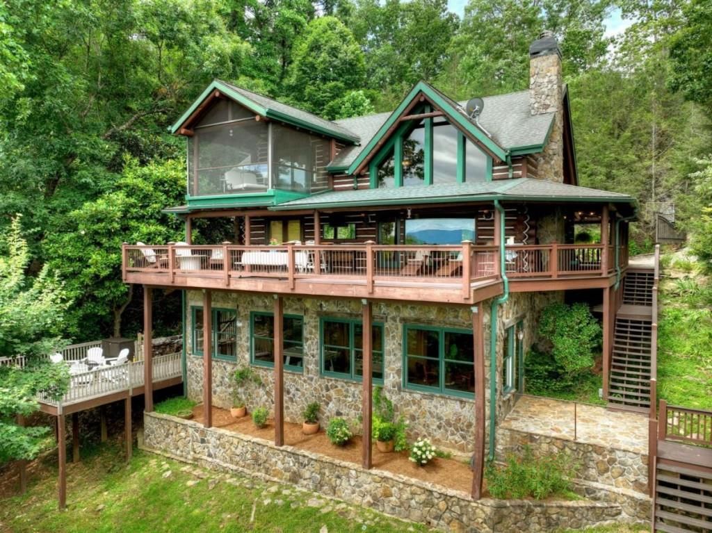 857 Lakeview Drive, Blue Ridge, GA 30513