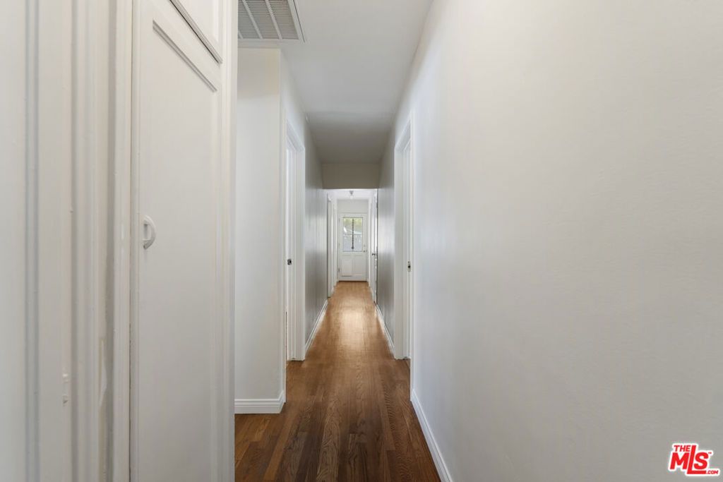 Image 20 of property listing at 14142 Hortense Street, Los Angeles, CA 91423