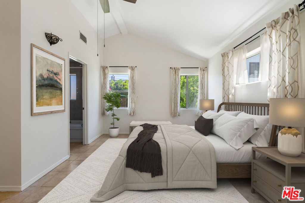 Image 22 of property listing at 14142 Hortense Street, Los Angeles, CA 91423