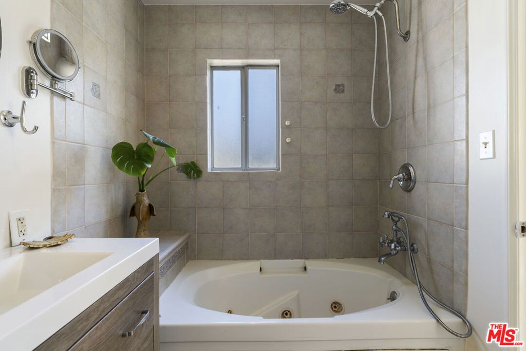 Image 27 of property listing at 14142 Hortense Street, Los Angeles, CA 91423