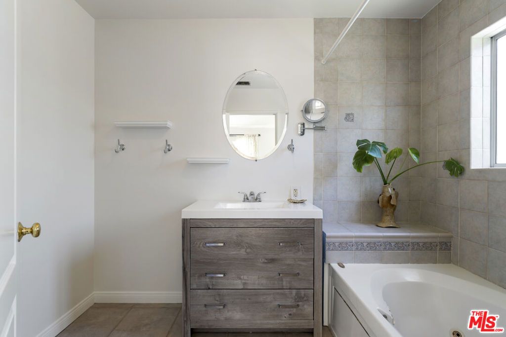 Image 28 of property listing at 14142 Hortense Street, Los Angeles, CA 91423