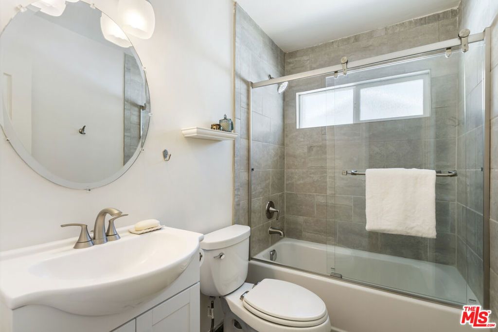 Image 32 of property listing at 14142 Hortense Street, Los Angeles, CA 91423