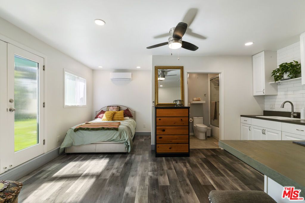 Image 38 of property listing at 14142 Hortense Street, Los Angeles, CA 91423