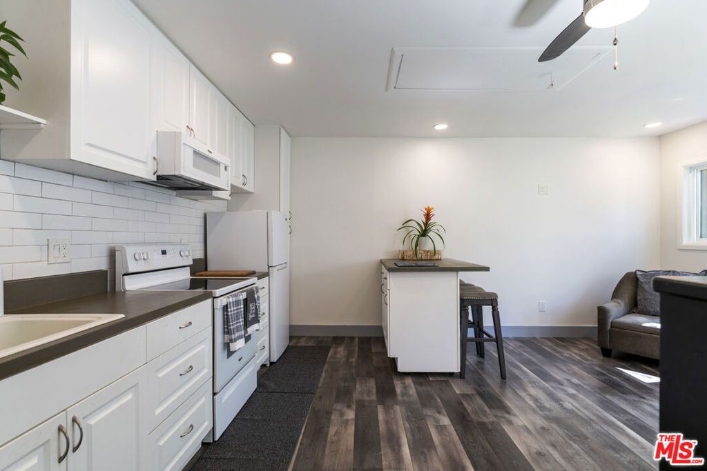 Image 41 of property listing at 14142 Hortense Street, Los Angeles, CA 91423