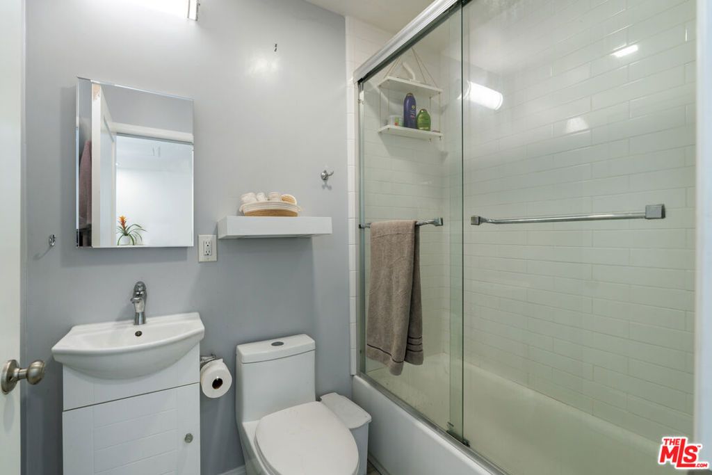 Image 42 of property listing at 14142 Hortense Street, Los Angeles, CA 91423