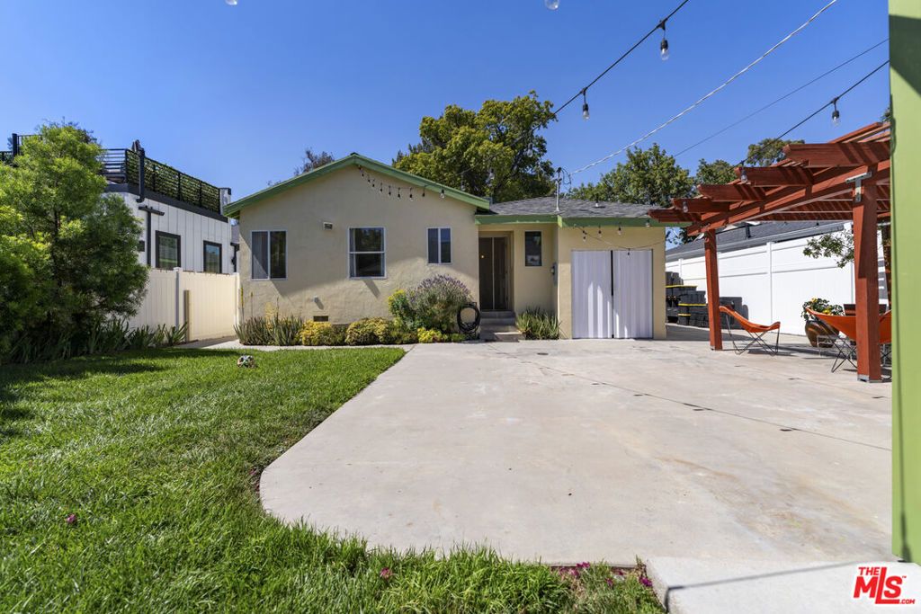 Image 43 of property listing at 14142 Hortense Street, Los Angeles, CA 91423