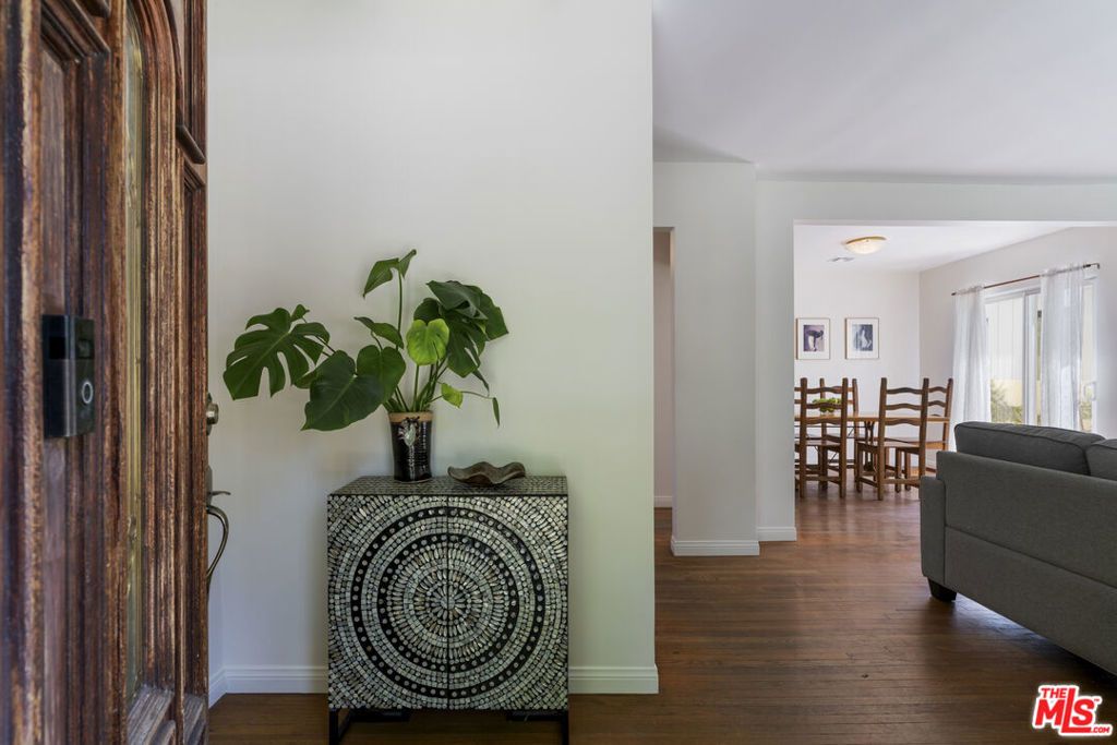 Image 9 of property listing at 14142 Hortense Street, Los Angeles, CA 91423