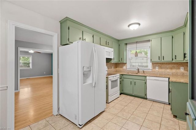 6 Coffman CIR, Hampton, VA 23669
