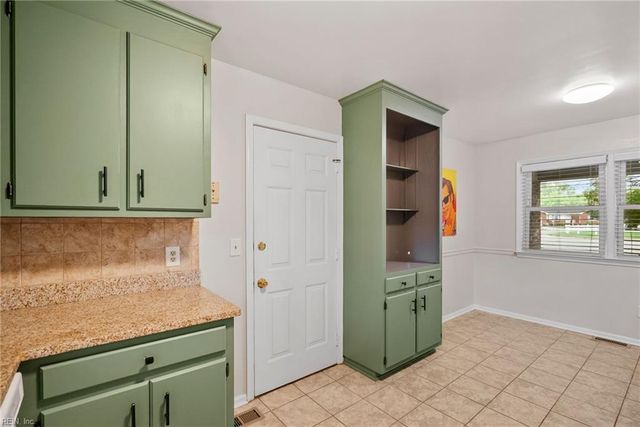6 Coffman CIR, Hampton, VA 23669