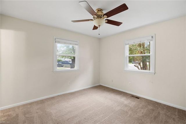 6 Coffman CIR, Hampton, VA 23669