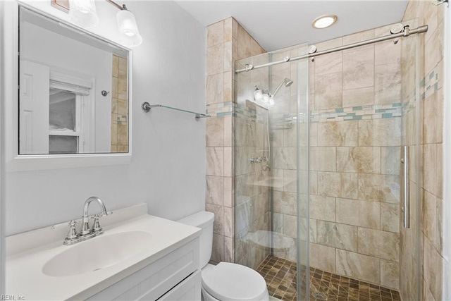 6 Coffman CIR, Hampton, VA 23669