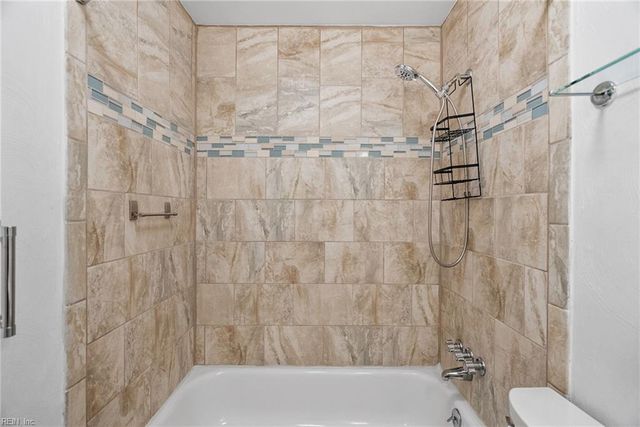 6 Coffman CIR, Hampton, VA 23669