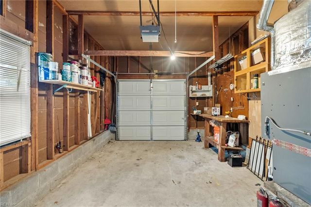 6 Coffman CIR, Hampton, VA 23669