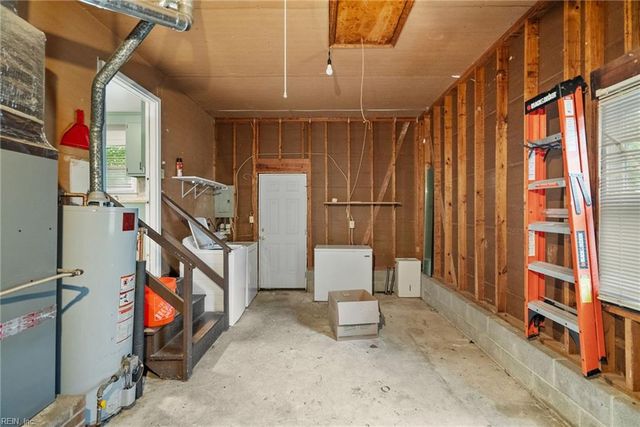6 Coffman CIR, Hampton, VA 23669