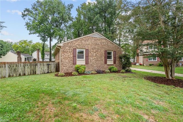 6 Coffman CIR, Hampton, VA 23669