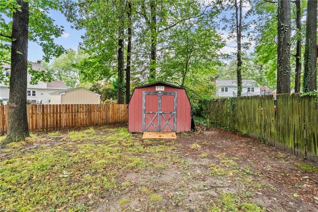 6 Coffman CIR, Hampton, VA 23669