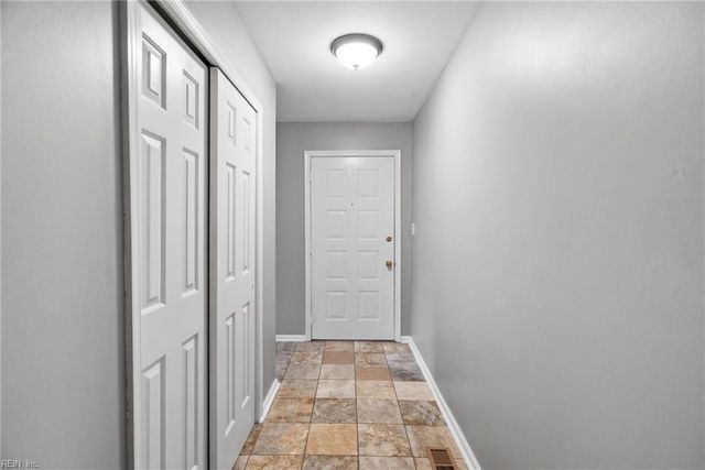 6 Coffman CIR, Hampton, VA 23669