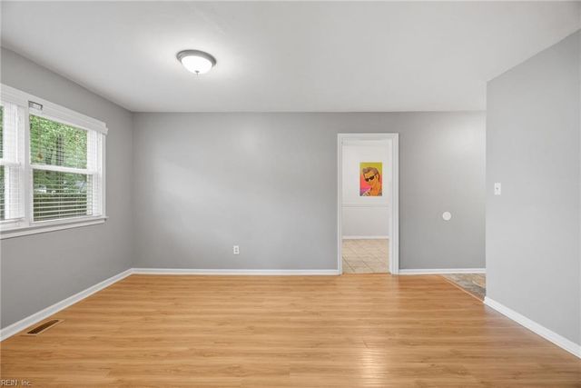 6 Coffman CIR, Hampton, VA 23669