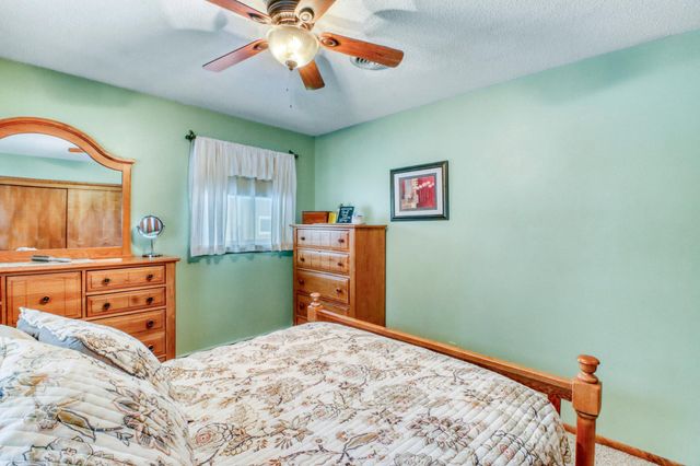 35 S Woodcrest Drive N, Fargo, ND 58102